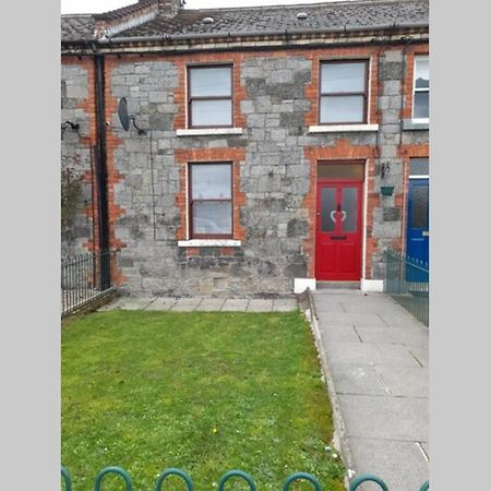 College Square, Terrace House Apartment Bessbrook Luaran gambar