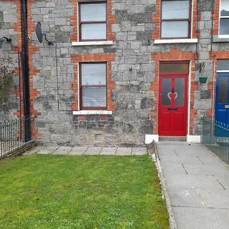 College Square, Terrace House Apartment Bessbrook Luaran gambar