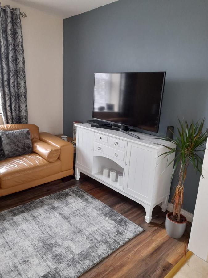 College Square, Terrace House Apartment Bessbrook Luaran gambar