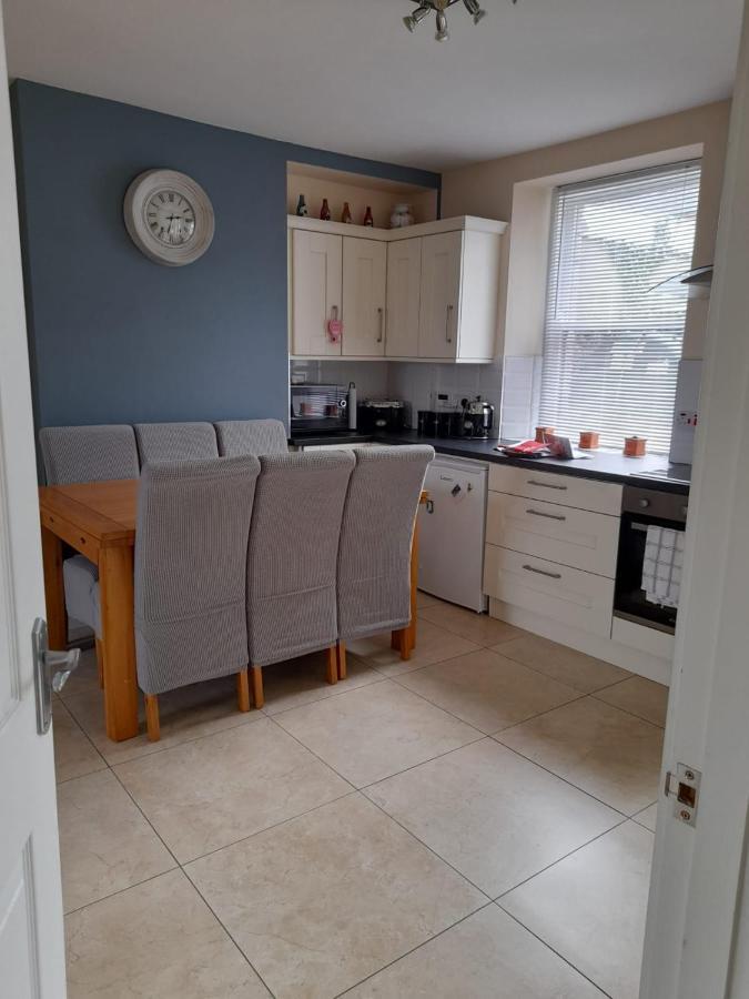 College Square, Terrace House Apartment Bessbrook Luaran gambar