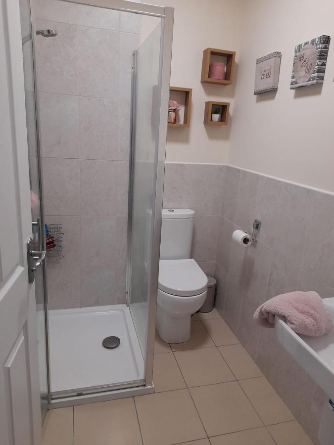 College Square, Terrace House Apartment Bessbrook Luaran gambar
